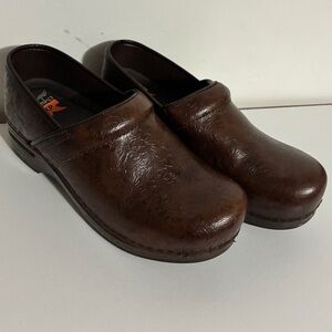 Womens dansco Brown Leather Clogs